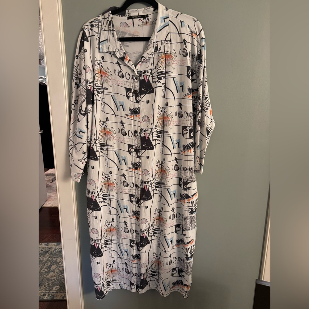 Grizas Artistic White and Black Dress